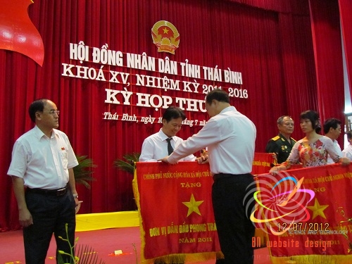 Trường Cao đẳng Y tế Thái Bình được trao tặng cờ thi đua của Thủ tướng Chính phủ năm 2011