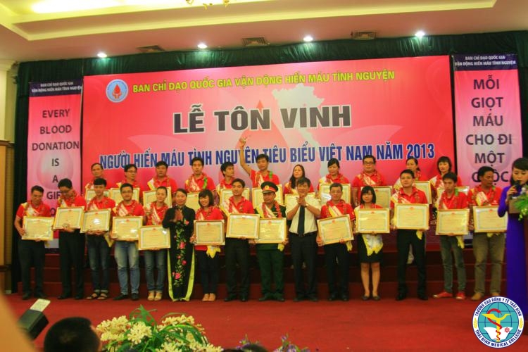 Tôn vinh 100 người hiến máu tình nguyện tiêu biểu Việt Nam 2013