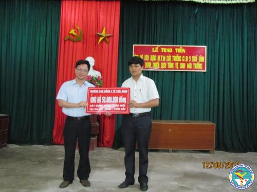Trường Cao đẳng Y tế Thái Bình ủng hộ xã Tây Ninh xây dựng nông thôn mới 50 triệu đồng
