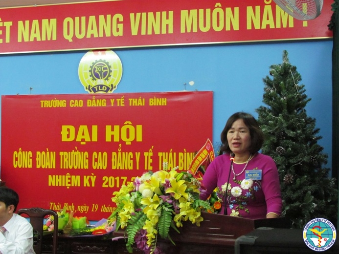 Đồng chí Lê Thị Mão - Chủ tịch Công đoàn ngành Y tế Thái Bình phát biểu chỉ đạo tại Đại hội