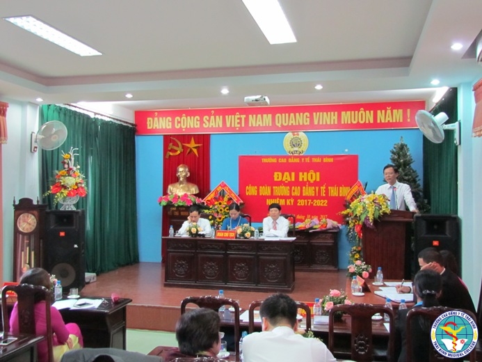 Đồng chí Phạm Quang Hòa - Bí thư đảng ủy, Hiệu trưởng nhà trường phát biểu chỉ đạo và động viên Đại hội