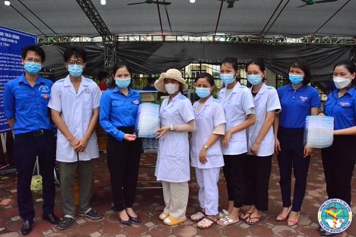 Thăm hỏi, động viên các đoàn viên Trường Cao đẳng Y tế Thái Bình tham gia chống dịch  tại các điểm chốt đầu Tỉnh