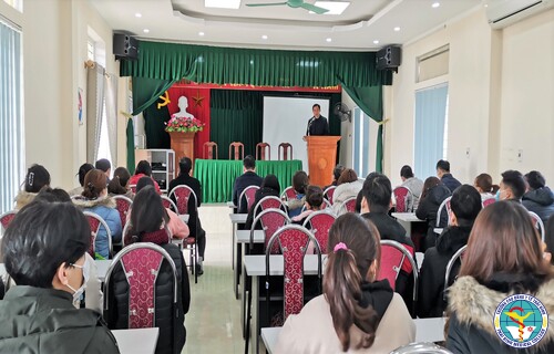 Sinh viên tình nguyện Trường Cao đẳng Y tế Thái Bình tăng cường cho Trạm y tế lưu động huyện Thái Thụy
