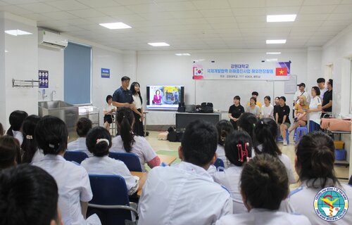 Đoàn Đại học Quốc gia Kangwon Hàn Quốc thăm và làm việc tại Thái Bình