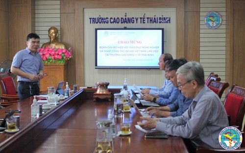 Đoàn cán bộ Hiệp hội Giáo dục nghề nghiệp và Nghề công tác xã hội Việt Nam làm việc tại Trường Cao đẳng Y tế Thái Bình