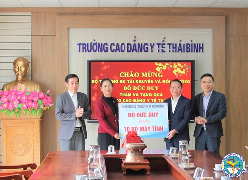 Bộ trưởng Bộ Tài nguyên và Môi trường Đỗ Đức Duy và các đồng chí Lãnh đạo tỉnh thăm và làm việc tại Trường Cao đẳng Y tế Thái Bình