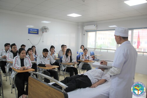 Khám phá nghề y: Học sinh THPT Lê Quý Đôn trải nghiệm thực tế tại Trường Cao đẳng Y tế Thái Bình