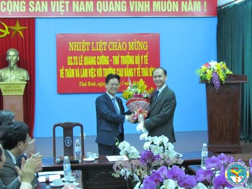 Đoàn công tác của Bộ Y tế đến thăm và làm việc tại trường Cao đẳng Y tế